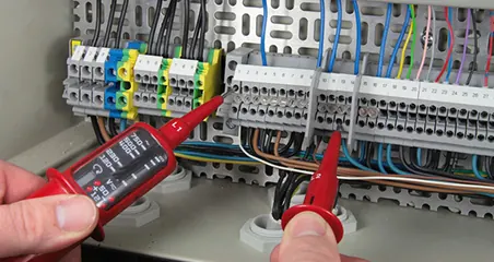 Prüfung einer elektrischen Anlage im Sicherungskasten